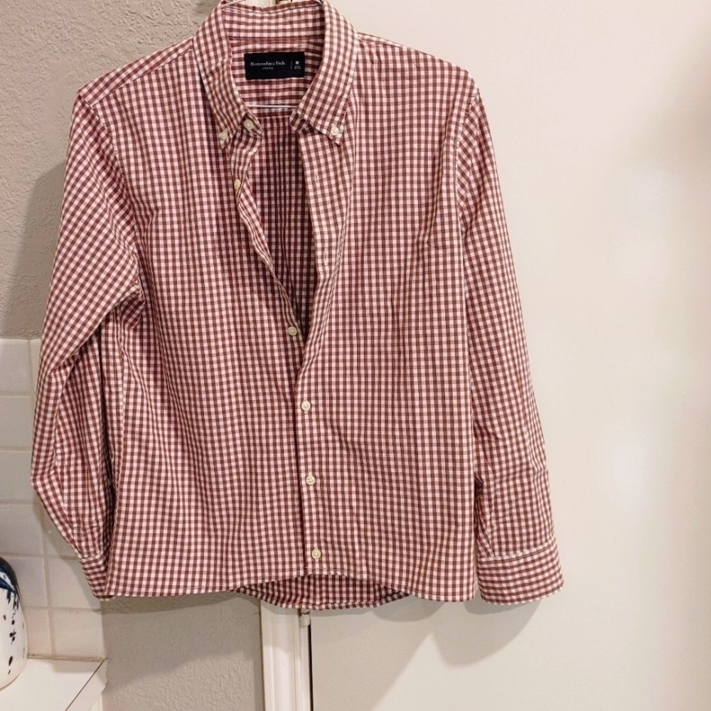 Ambercrombie & Fitch long sleeved men's Button Down Medium Men's Shirt. EUC